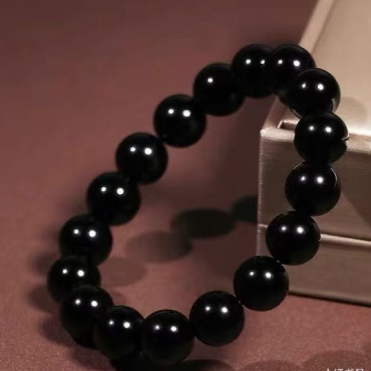 Obsidian’s "Protective Energy": Your Peace-of-Mind Talisman for Travel