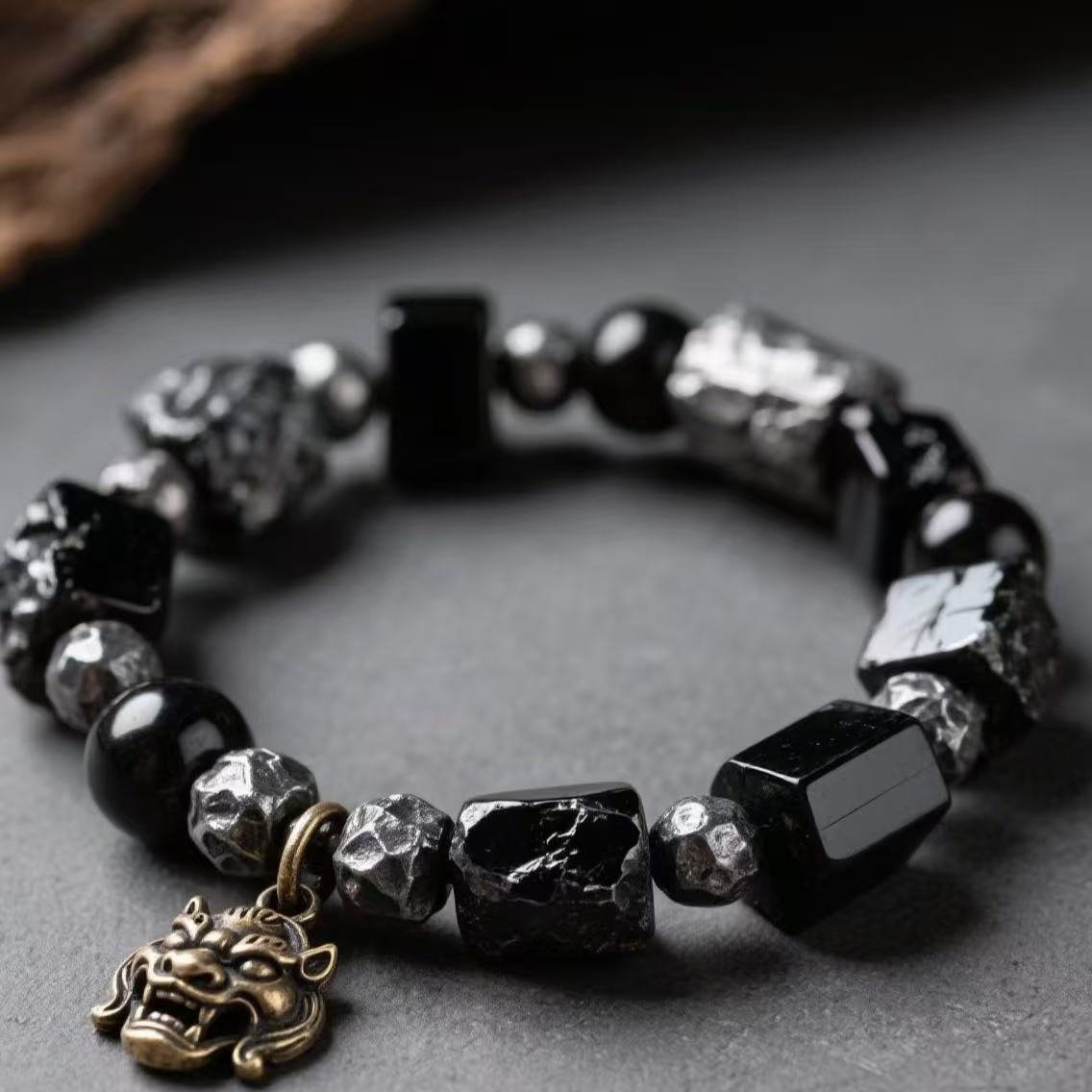 Obsidian Balances Mood Swings, Prevents Depression & Maintains a Positive Mindset