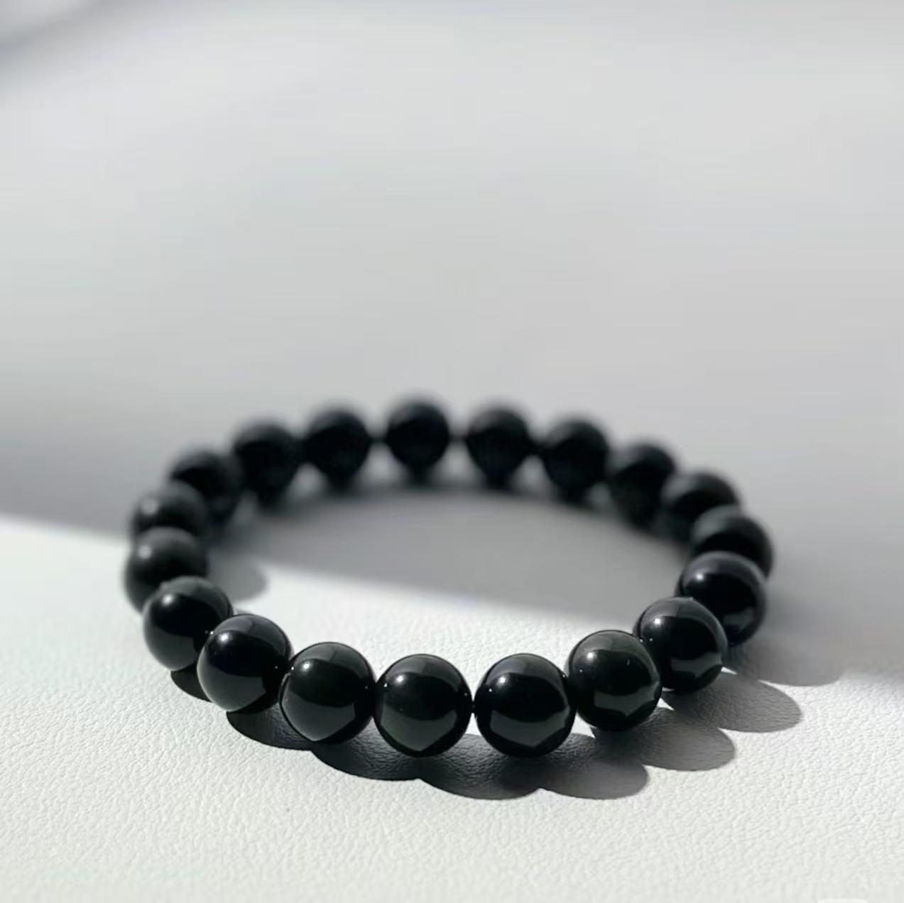 Wearing Obsidian Enhances Meditation Practice: Deepen Focus and Inner Peace