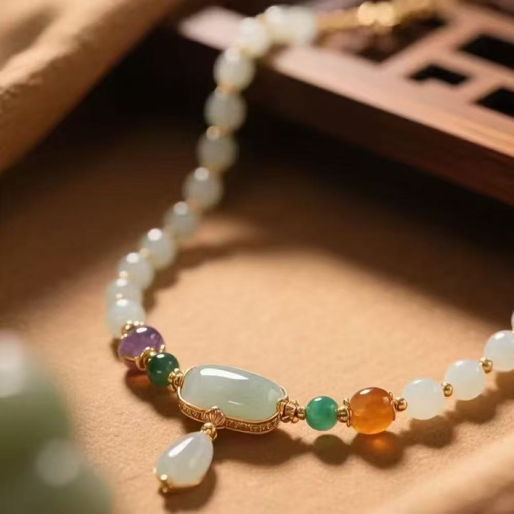 NECKLACES & PENDANTS